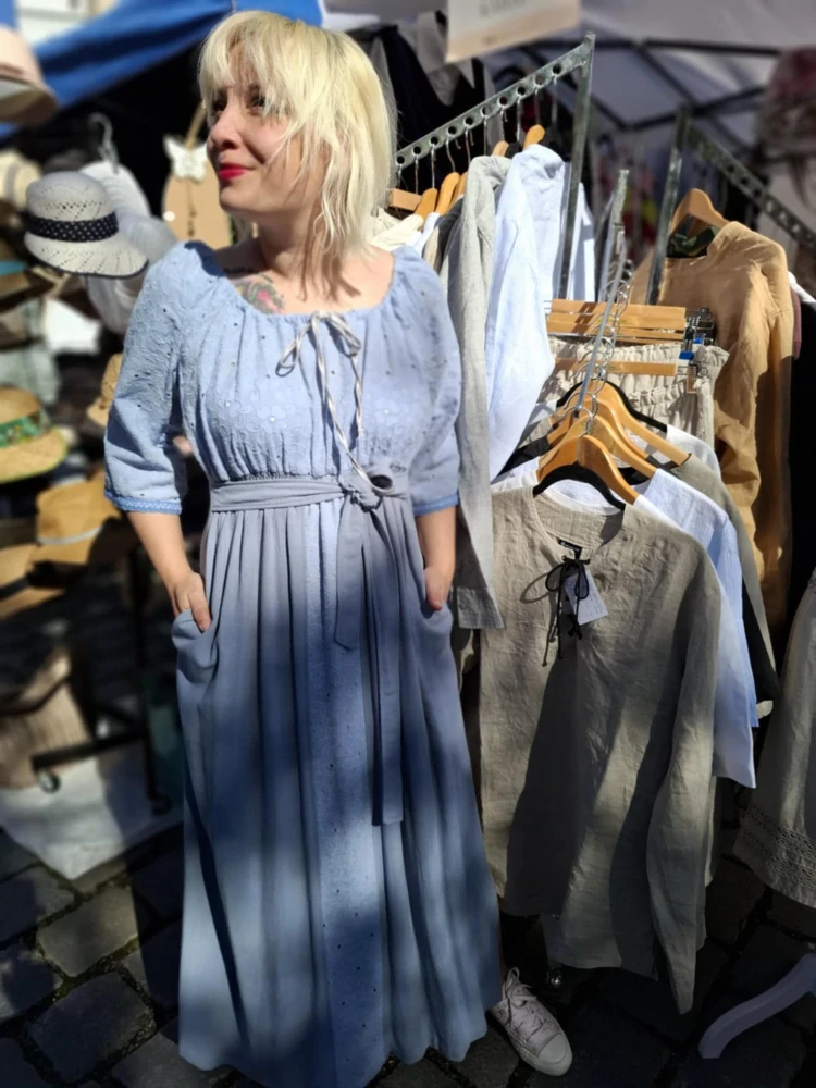 modravé šaty dlouhé