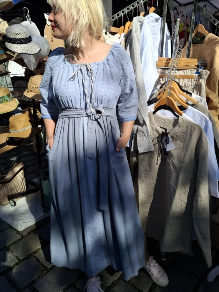 modravé šaty dlouhé