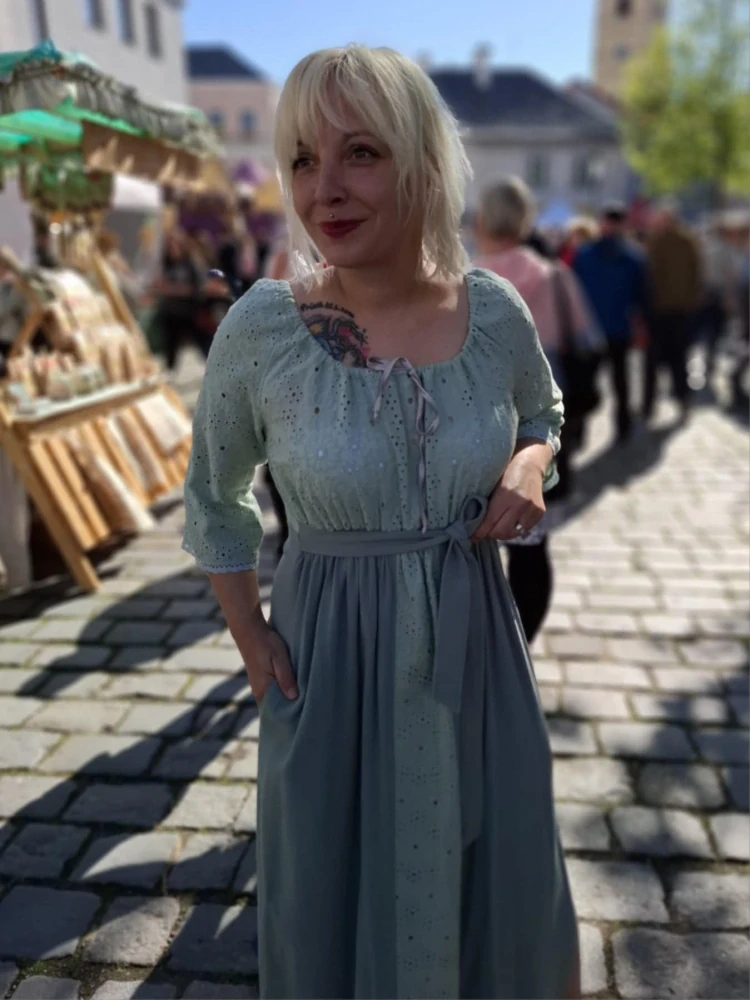 Zelinkavé šaty dlouhé