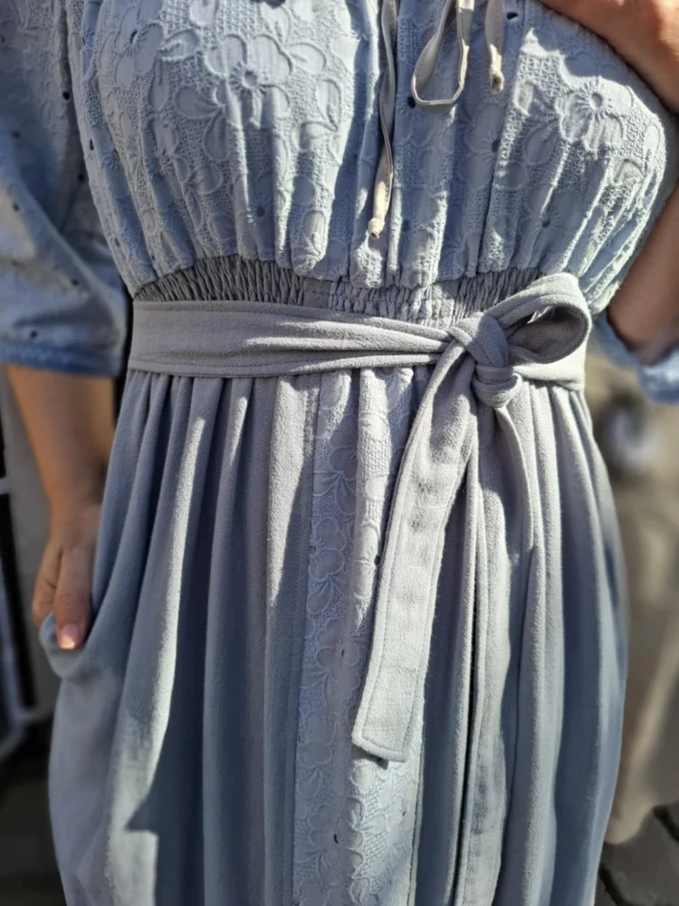 modravé šaty dlouhé