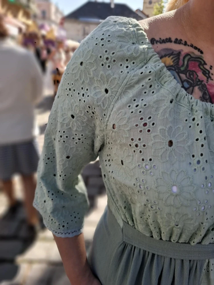 Zelinkavé šaty dlouhé