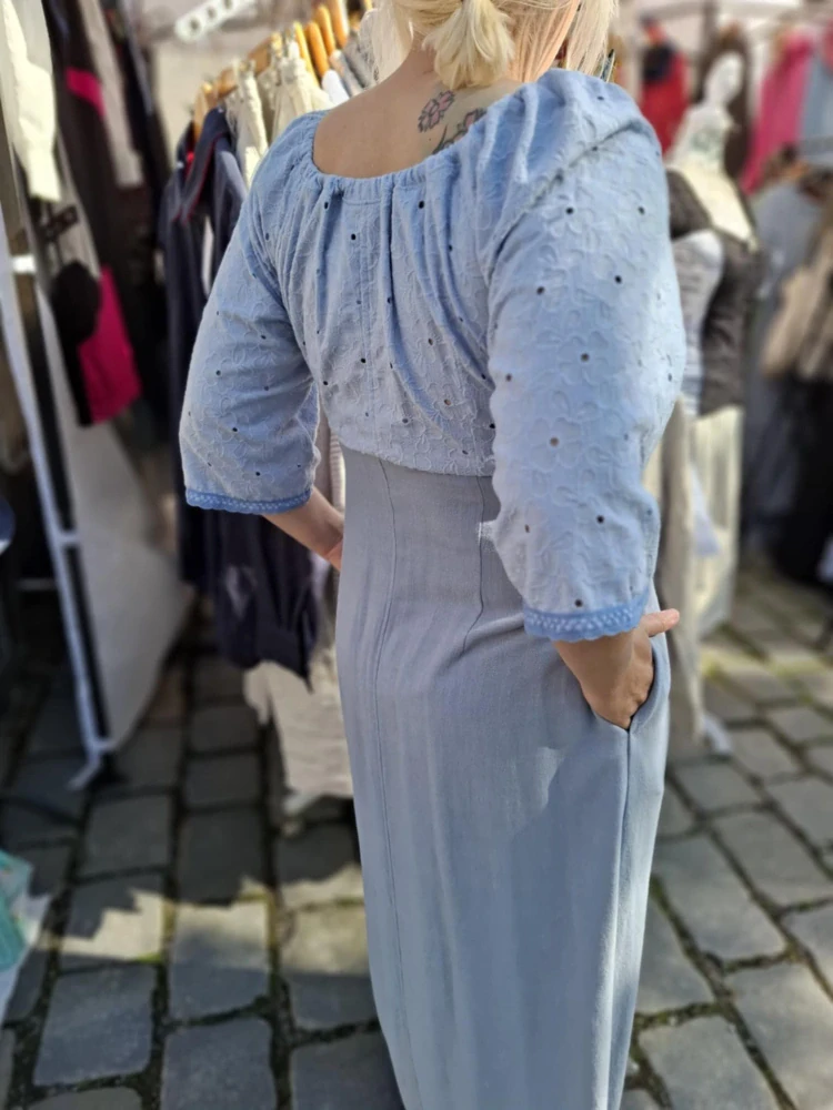 modravé šaty dlouhé