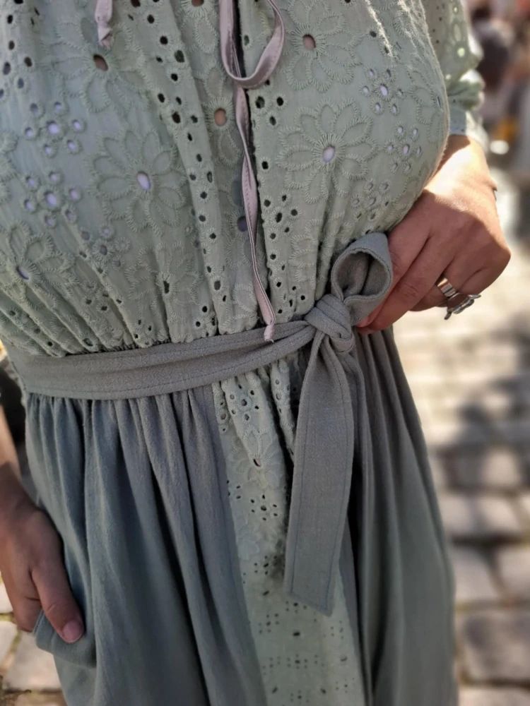 Zelinkavé šaty dlouhé